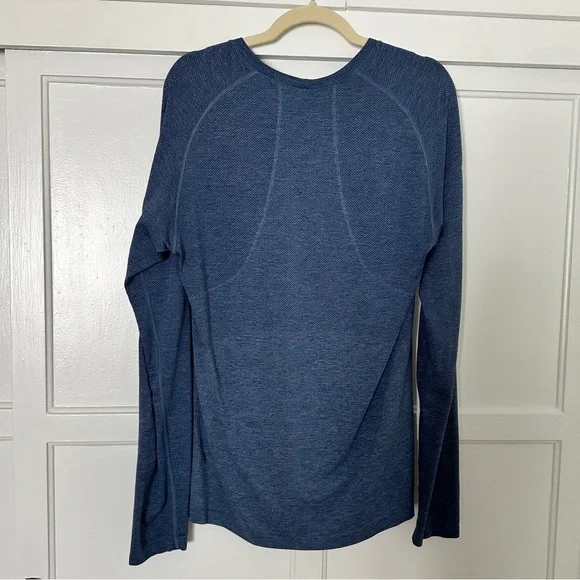 💙 LULULEMON LONG SLEEVE - Picture 2 of 3